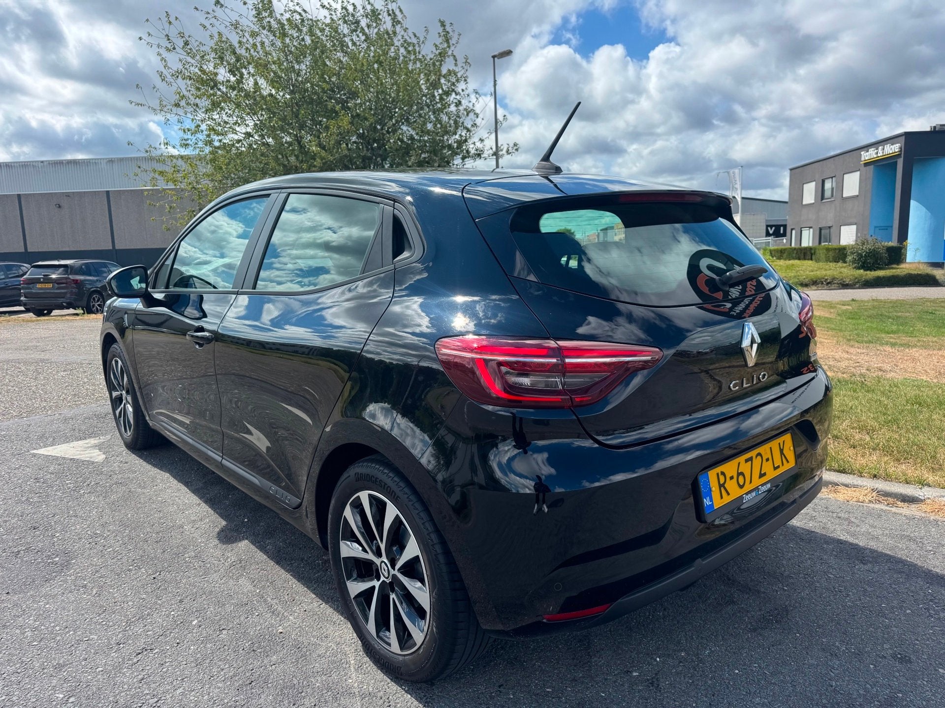 Renault Clio | 2022 | 1.6 E-Tech Hybrid 145 Equilibre | Auto, 94 pk, 28 km/l, Gebruikt, Euro 6