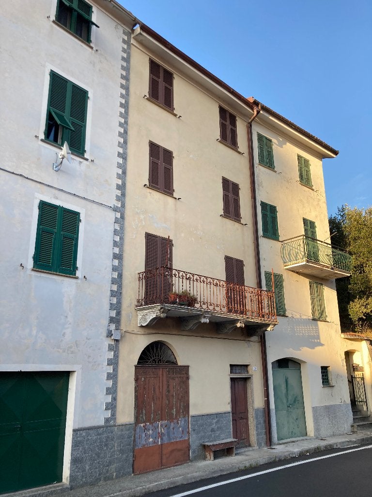 Italie, dorpshuis, 3000m2 olijfgaard, zee dichtbij., Huizen en Kamers, Dorp, 5 kamers, Woonhuis, Italië