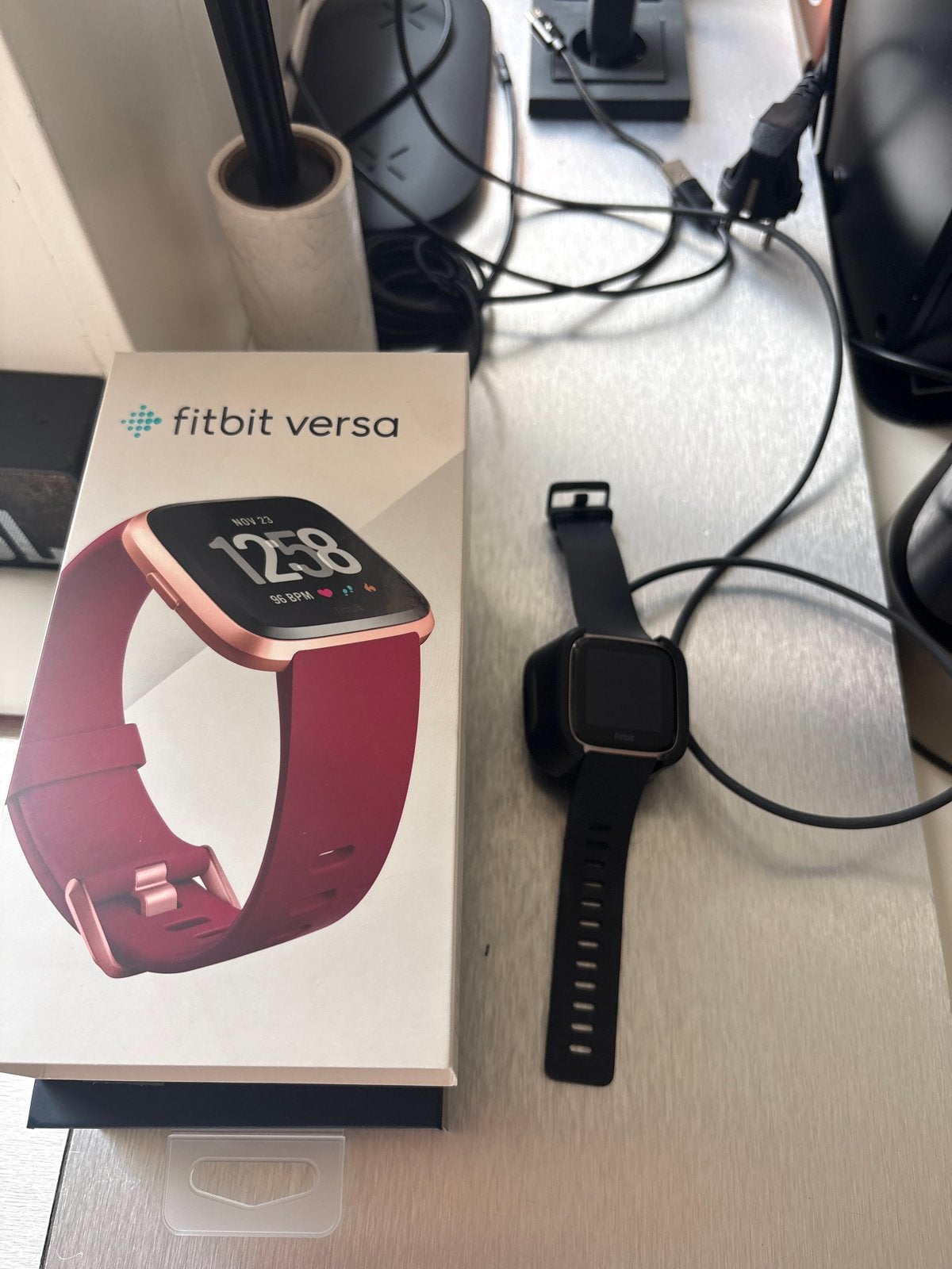 Fitbit Versa Smartwatch - Zwart met doos, Gebruikt, Hartslag, Zwart, Ophalen of Verzenden