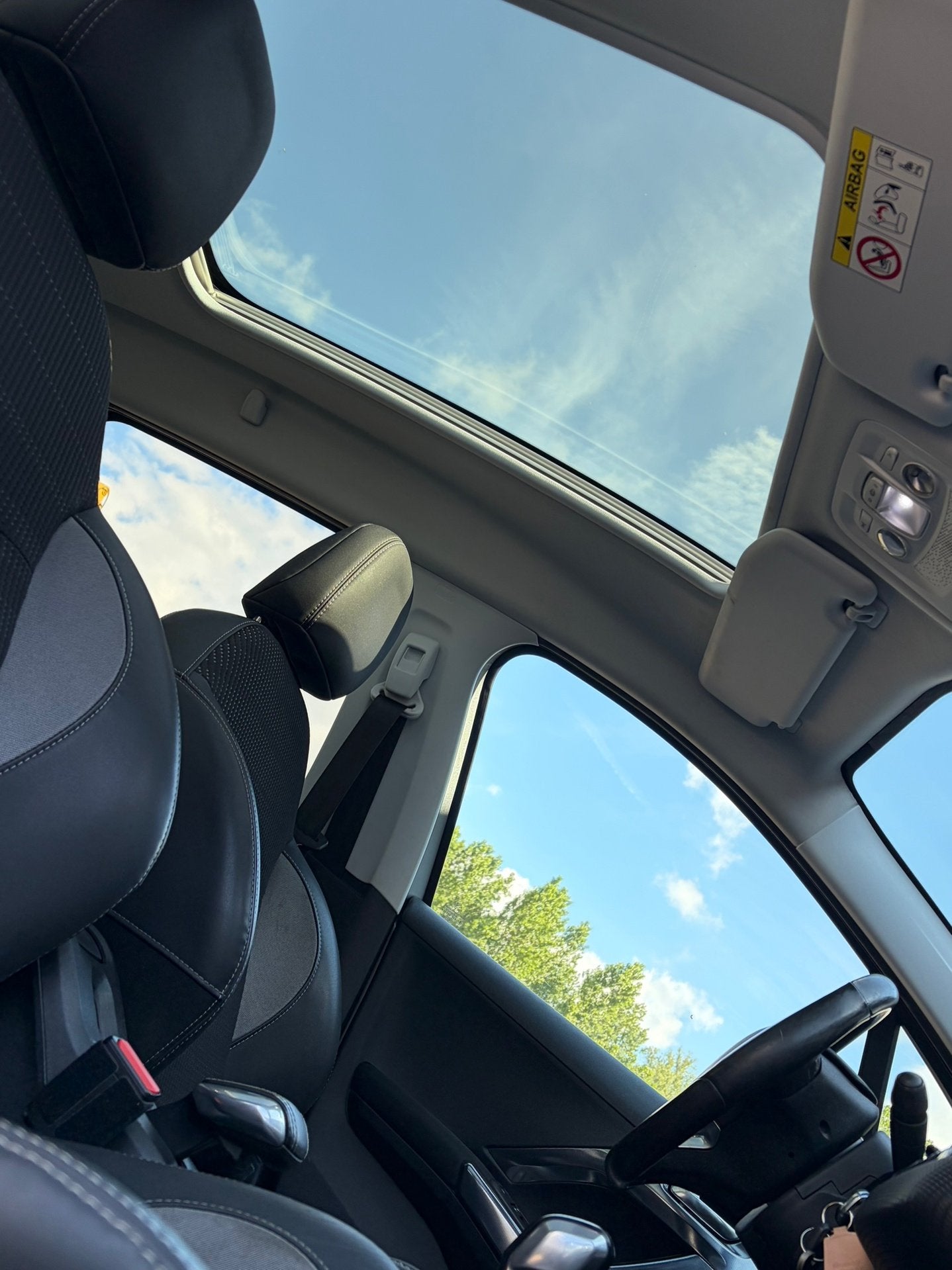 Peugeot 2008 1.2 Allure / Pano / Navi / Trekhaak / Leder !, Gebruikt, Euro 6, 1270 kg, 49 €/maand