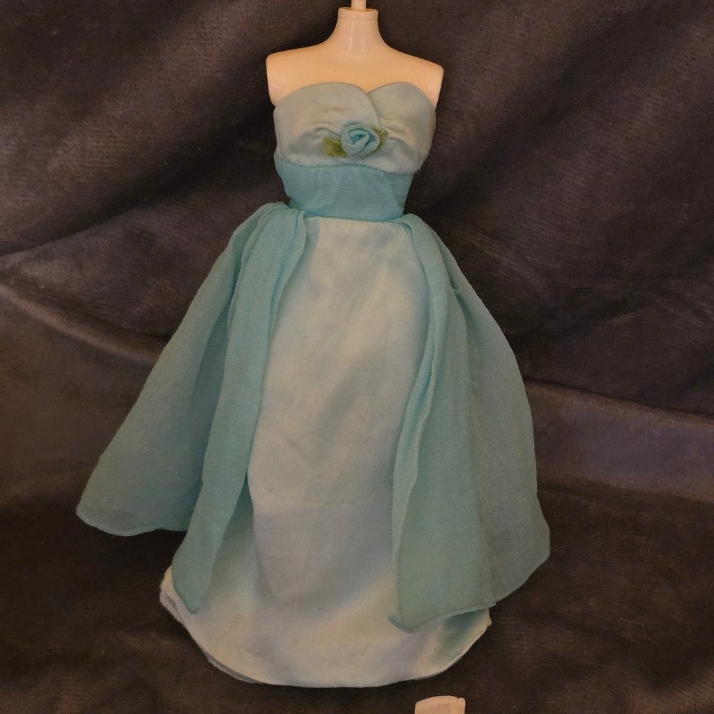Vintage  Barbie Debutantenball #1666, Ophalen of Verzenden, Zo goed als nieuw, Kleertjes