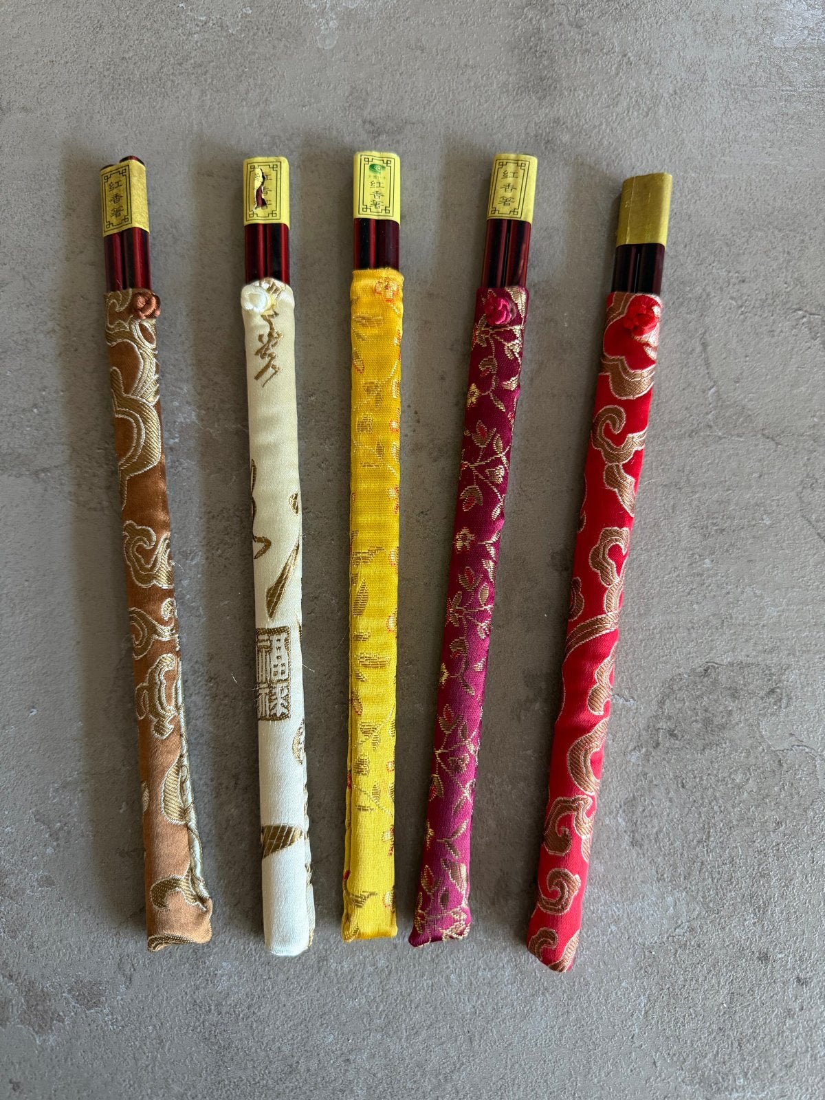 Set Chinese eetstokjes ( Chopsticks ) in zijden hoesjes, Ophalen