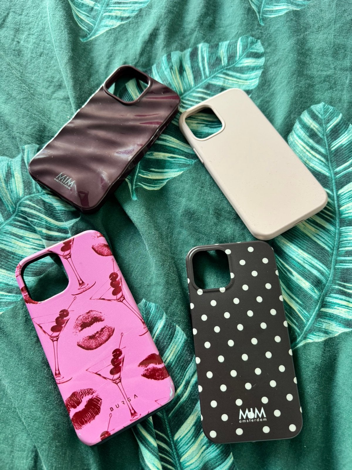 Leuke set iPhone 12 / 12 Pro hoesjes (MIM Amsterdam & Burga), Telecommunicatie, Ophalen of Verzenden, Zo goed als nieuw, Burga
