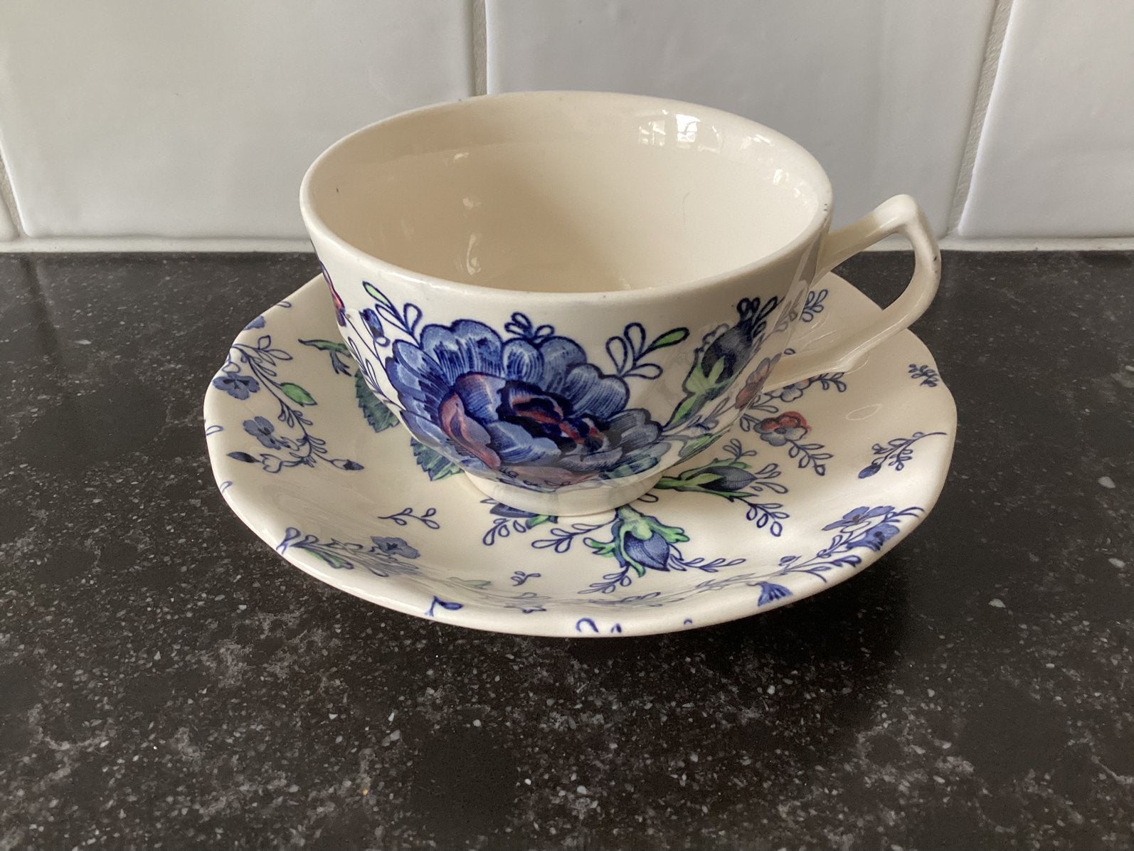 Rose Chintz Blue kop en schotel Johnson Brothers England, Ophalen