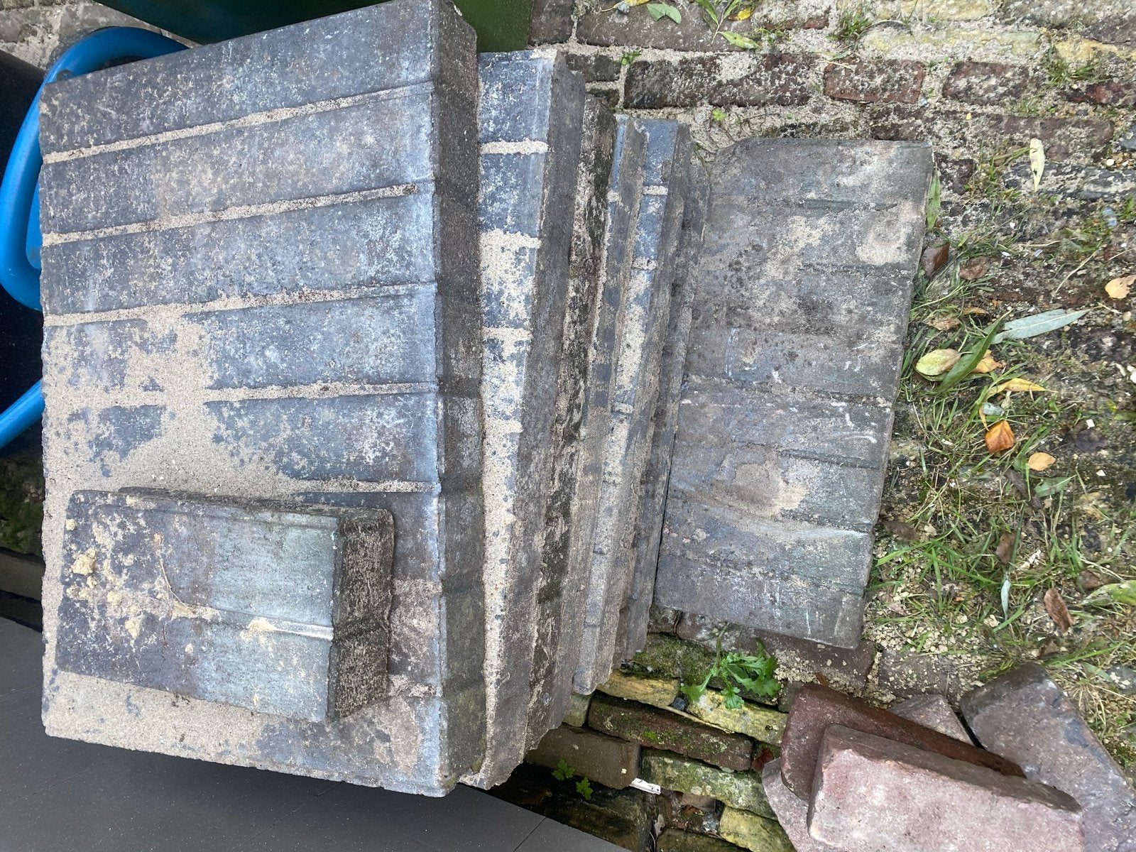 Gratis: 8 gebruikte betonnen opsluitbanden 50x40cm, Ophalen, Gebruikt, Overige typen, Minder dan 5 m²