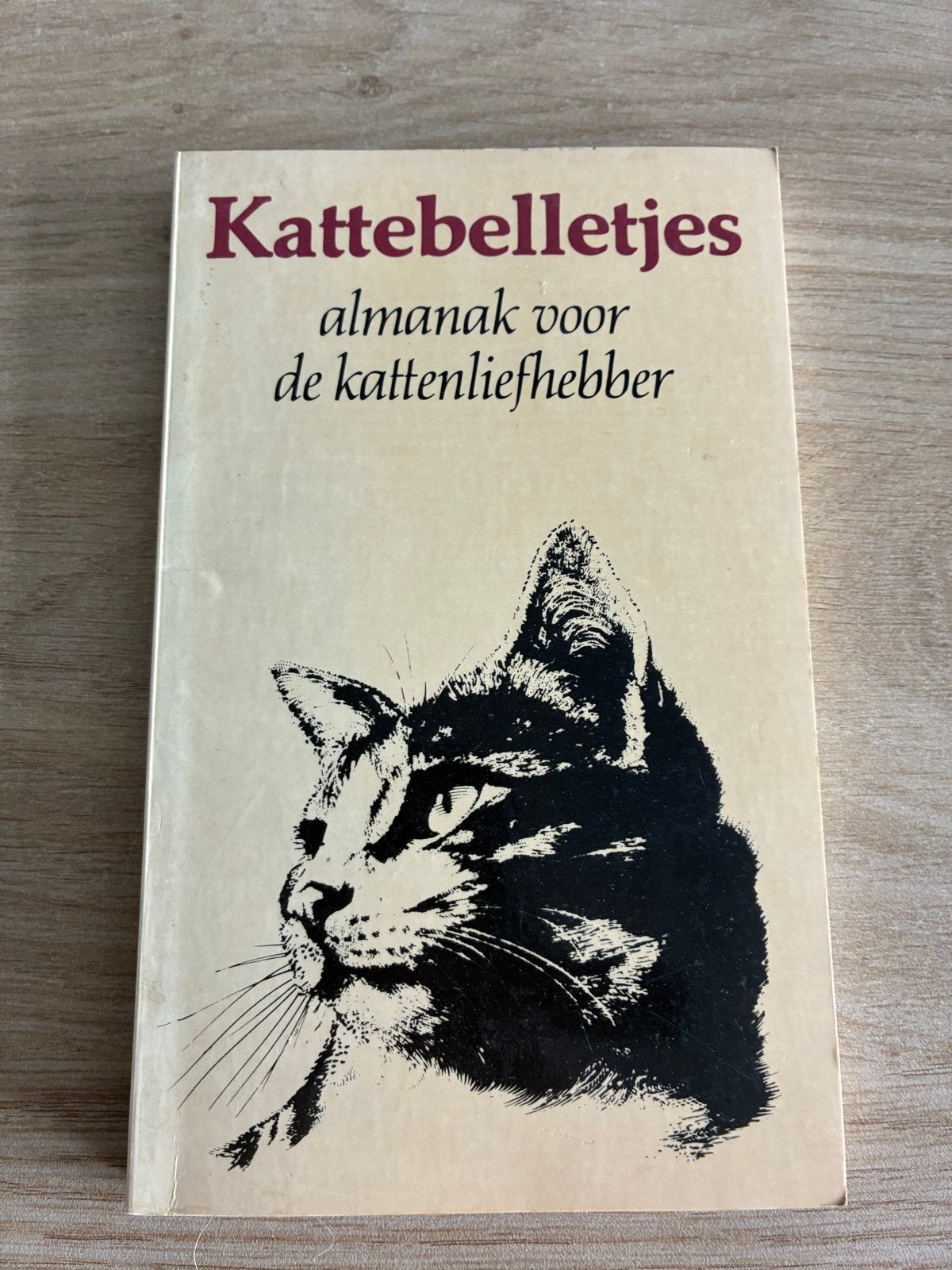 Kattebelletjes: Almanak voor de kattenliefhebber, Ophalen of Verzenden, Gelezen, Katten