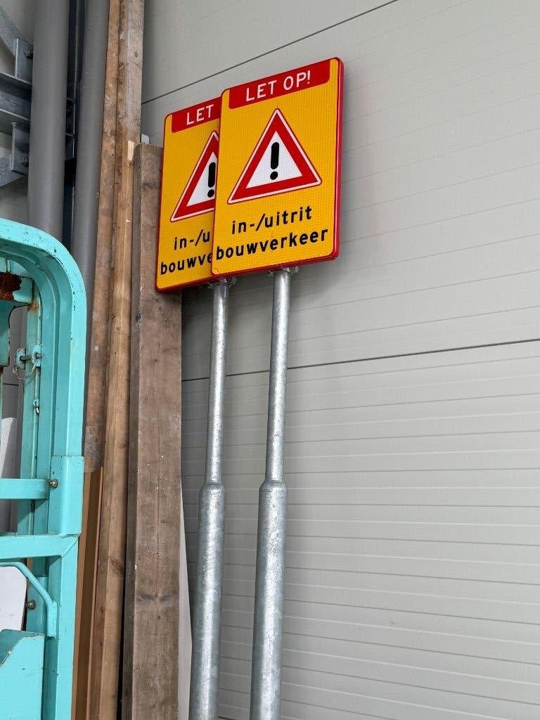 Bouw- verkeersbord in- en uitrit (2 stuks), Ophalen, Zo goed als nieuw