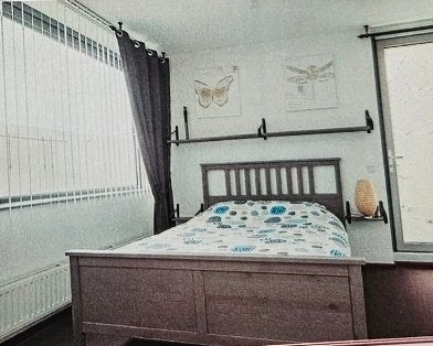 Gratis 2 persoons bed met matras en spiraal, Huis en Inrichting, Slaapkamer | Bedden, Ophalen, Gebruikt, Bruin, Tweepersoons