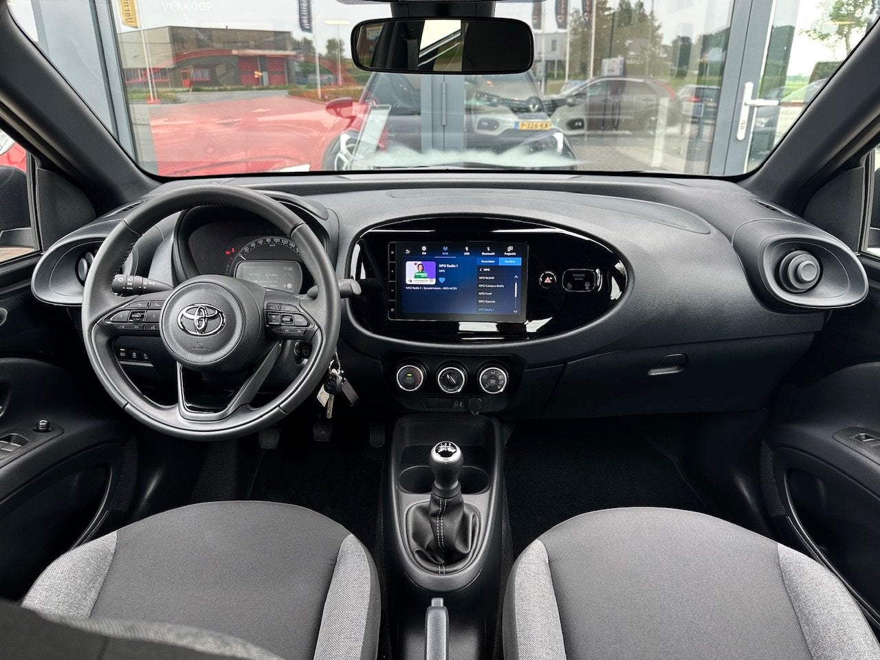 TOYOTA Aygo X 1.0 VVT-i MT 72pk Play | C.C. | Cam. | 17" LMV, Stof, Gebruikt, 920 kg, 4 stoelen