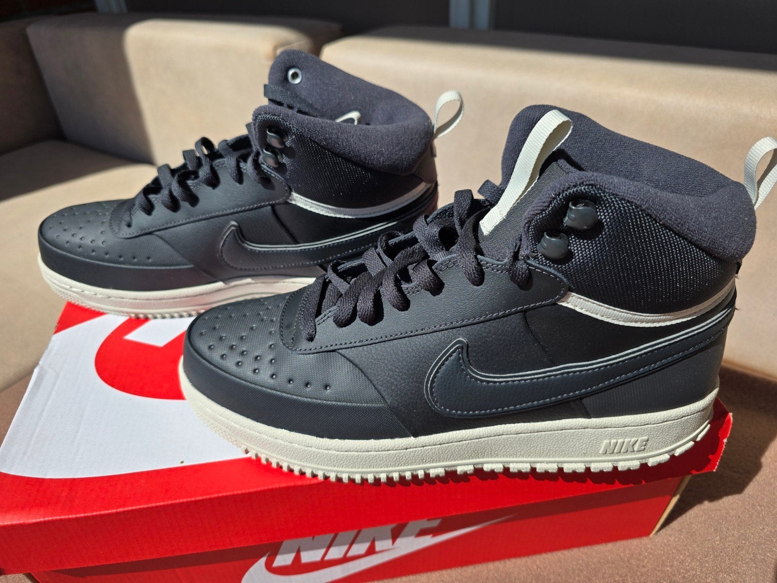 NIKE MID HIGH SCHOENEN MT 43, Ophalen of Verzenden, Nieuw, Schoenen