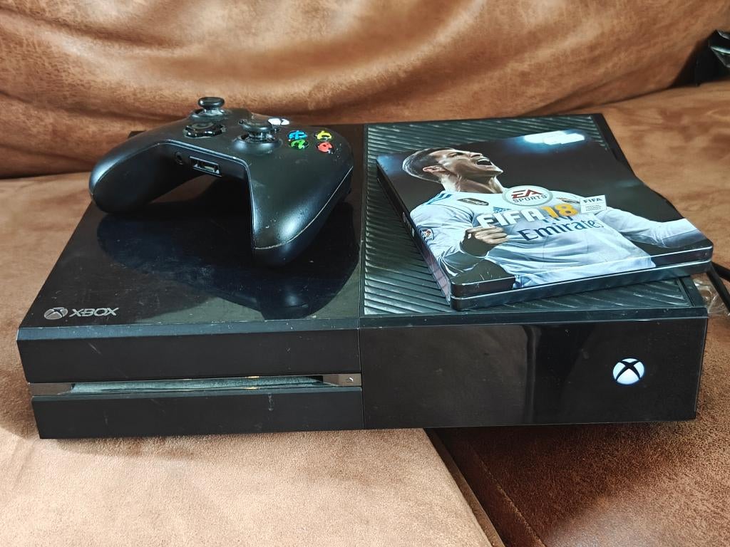 Xbox one plus controller en game, Gebruikt, Overige genres, 1 speler, Ophalen of Verzenden