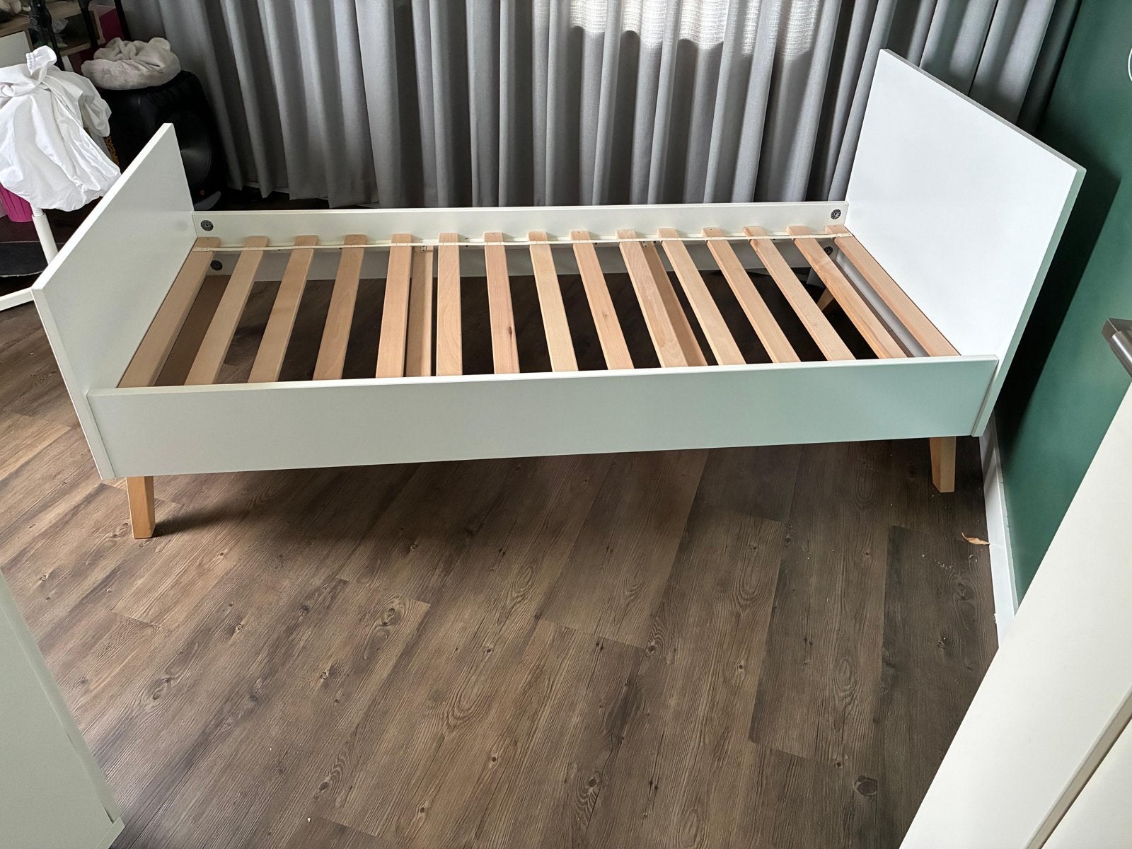 Wit eenpersoonsbed met lattenbodem - Bopita Lynn, Ophalen, 90 cm, Eenpersoons, Wit