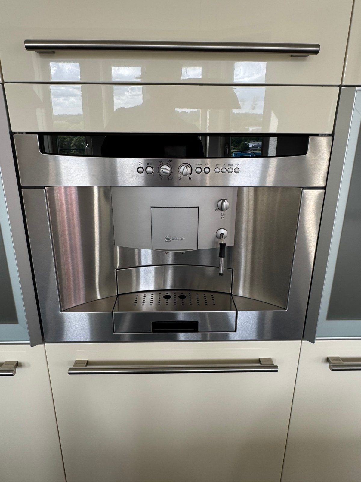 NEFF inbouw koffieautomaat voor reparatie of onderdelen, Ophalen, Niet werkend, Koffiemachine, Stoompijpje