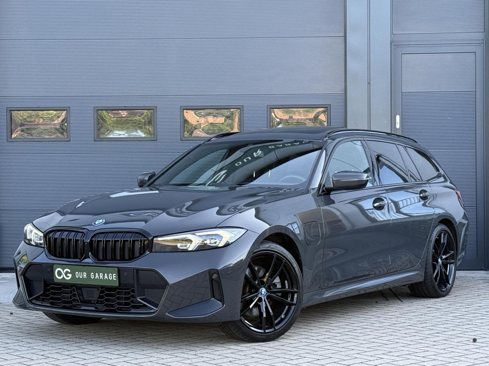 BMW 3-serie Touring 320e xDrive M-Sport|ACC|Pano|Head Up|Tre, Auto's, 1998 cc, Gebruikt, Zwart, 4 cilinders