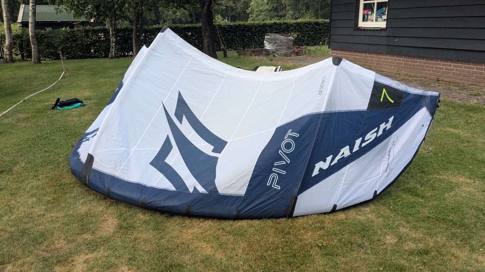 2026 Naish pivot 7m Q-series - in topstaat - kite only, Watersport en Boten, Kitesurfen, Geen board, Ophalen of Verzenden, Zo goed als nieuw