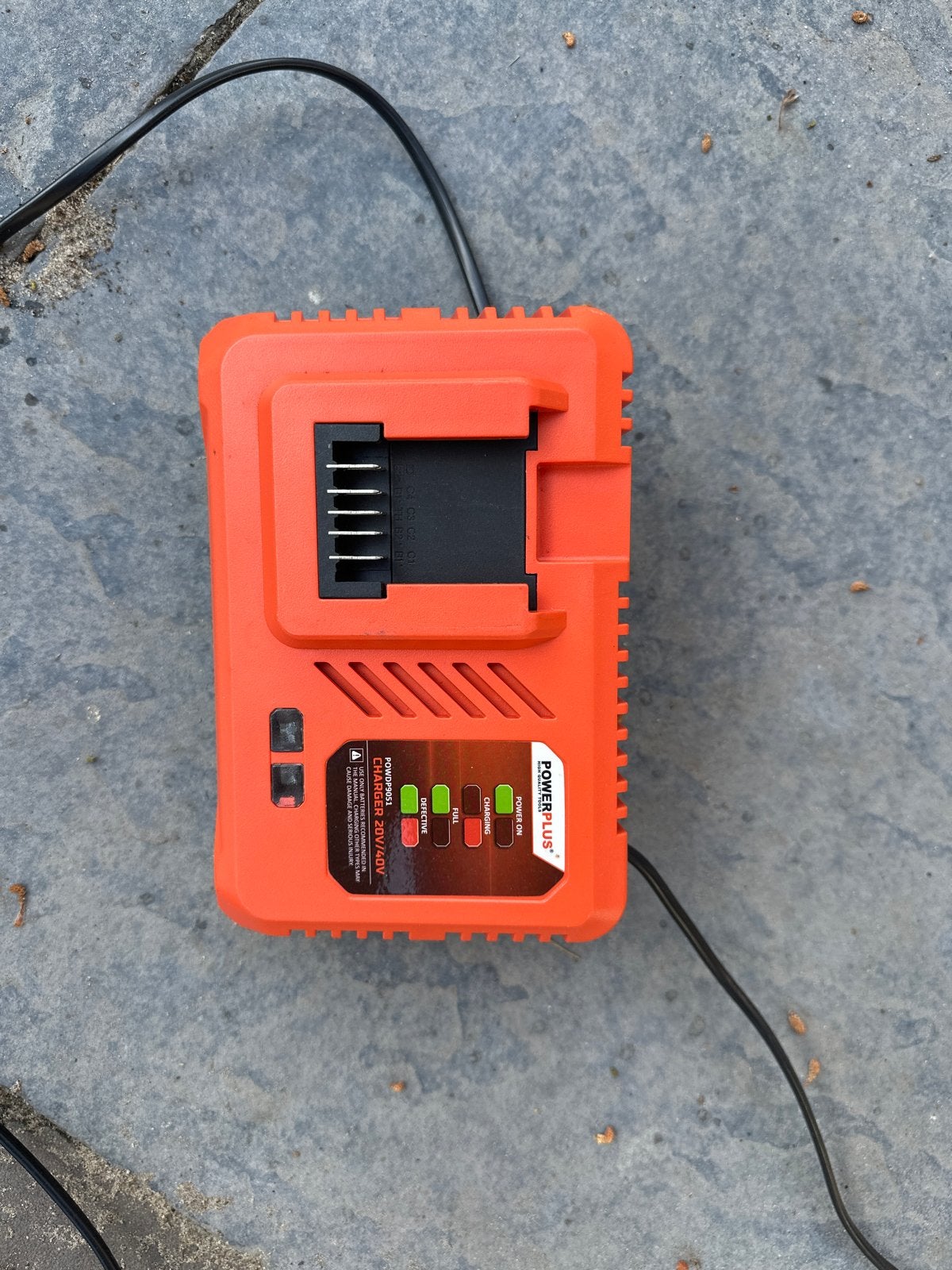 Powerplus Acculader 20V/40V (zonder accu's), Ophalen of Verzenden, Gebruikt