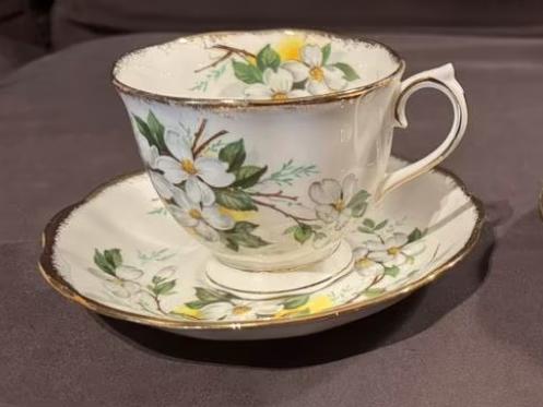 Kop en schotel van Royal Albert, design ‘White Dogwood’, Ophalen of Verzenden