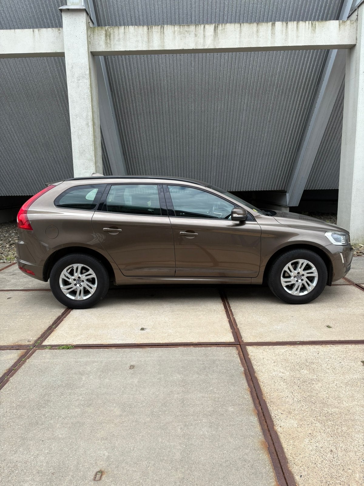 Volvo XC60 2.0 D3 2017 Bruin, Voorwielaandrijving, Stof, Zwart, 4 cilinders