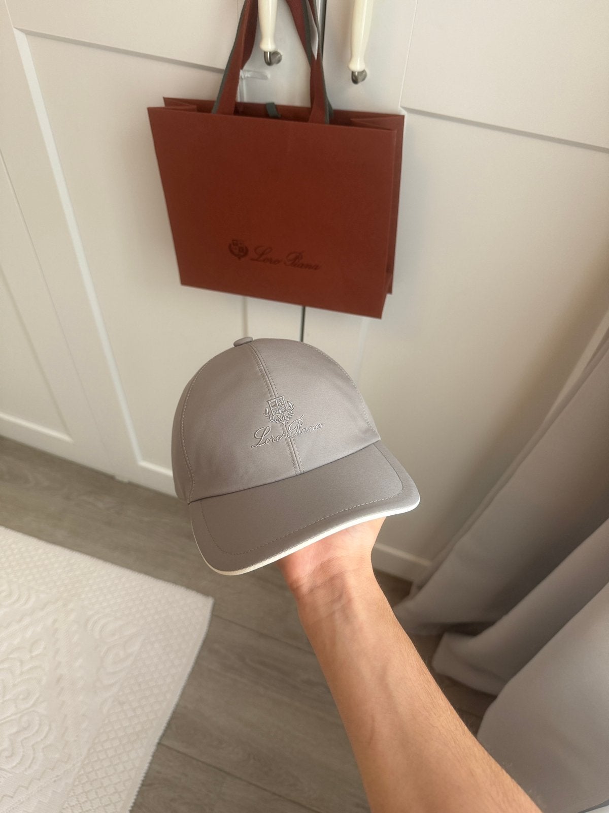 Loro Piana Storm System Pet light grey, Ophalen of Verzenden, Nieuw, One size fits all, Pet