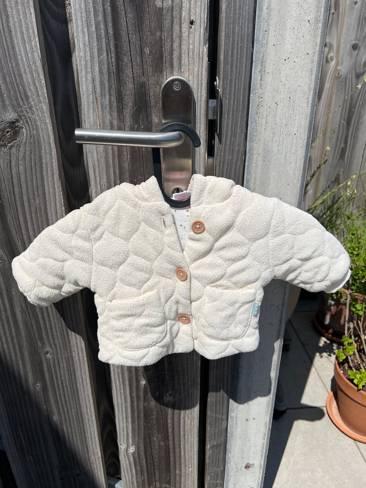 Schattig wit baby jasje maat 56, Kinderen en Baby's, Babykleding | Maat 56, Ophalen, Zo goed als nieuw, Jongetje of Meisje, Jasje