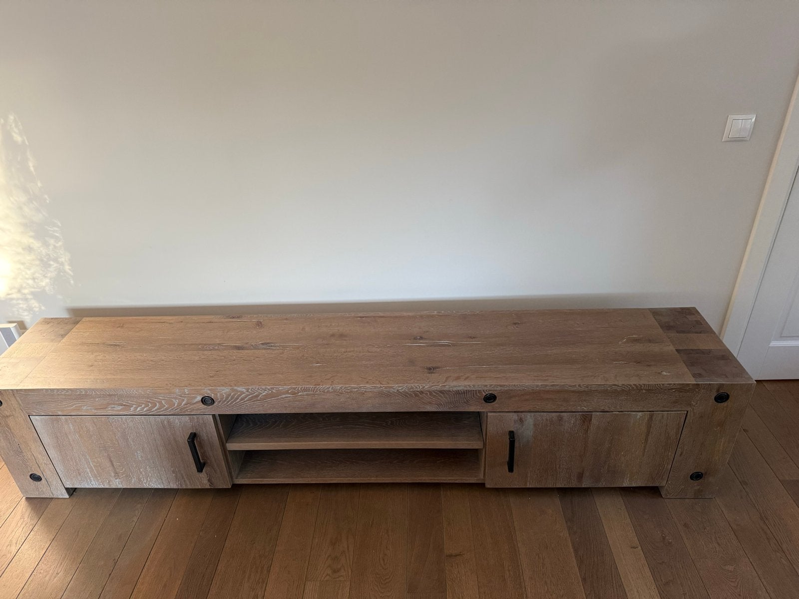 Eikenhouten TV-meubel met opbergruimte, Ophalen, Eikenhout, Zo goed als nieuw, 200 cm of meer