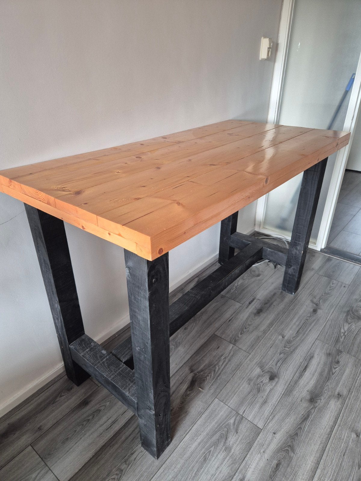 Stevige bartafel van hout (160x77x109 cm), Ophalen, Gebruikt