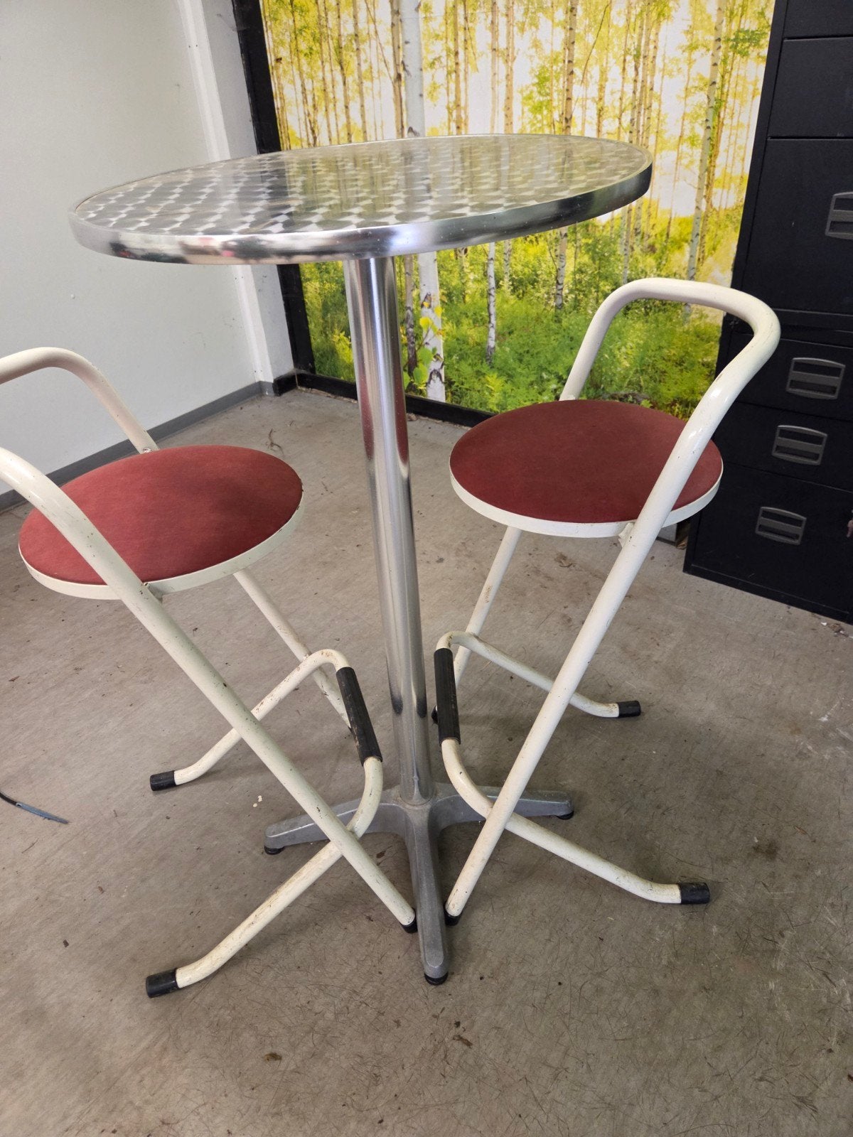Bistrotafel met 2 krukken - Metaal en stof, Ophalen, Gebruikt, Met voetsteun, 90 cm of meer