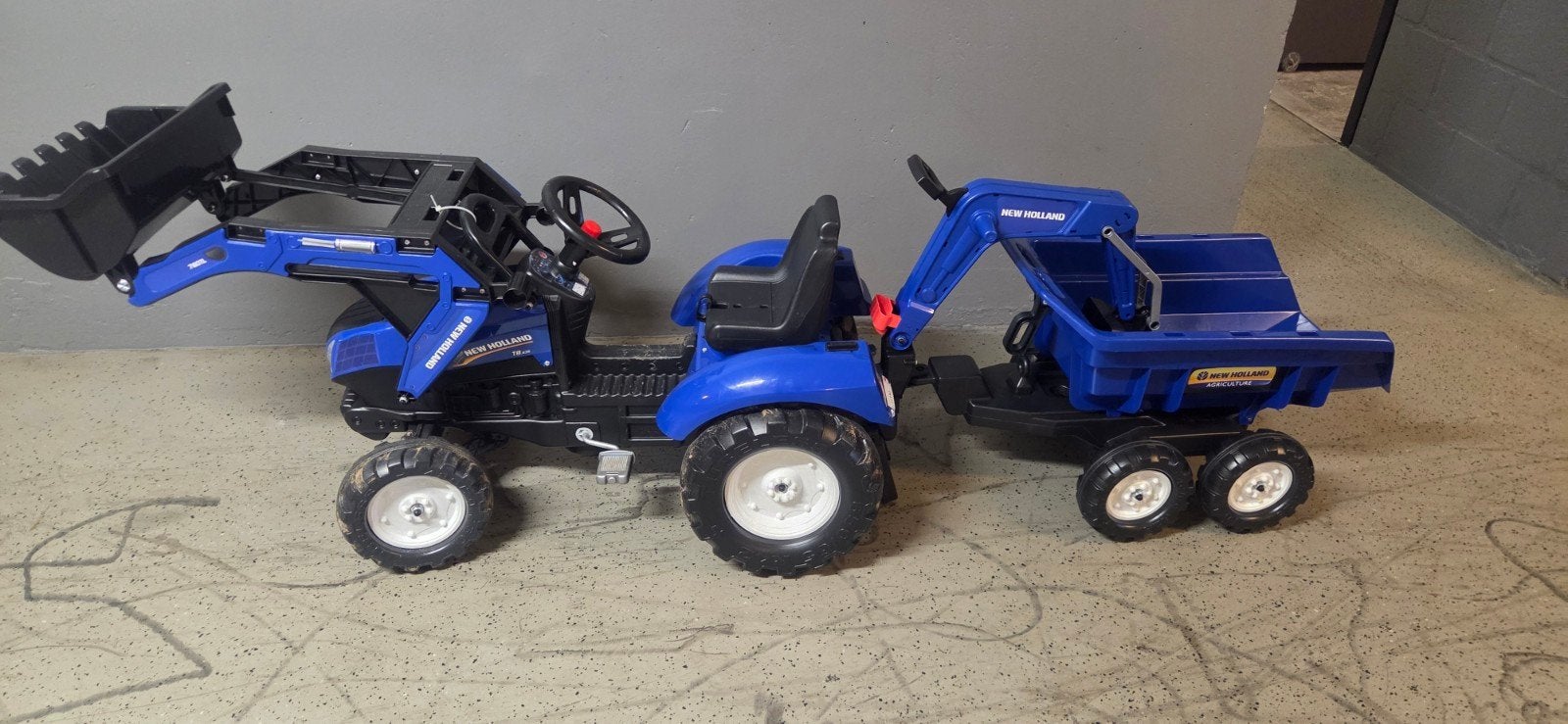 Falk New Holland T7 tractor met aanhanger en graafarm, Ophalen, Gebruikt, Trapvoertuig