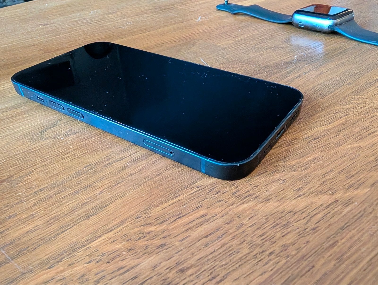 Foto 6 van iPhone 13 128GB Blauw met Apple Watch Series 3