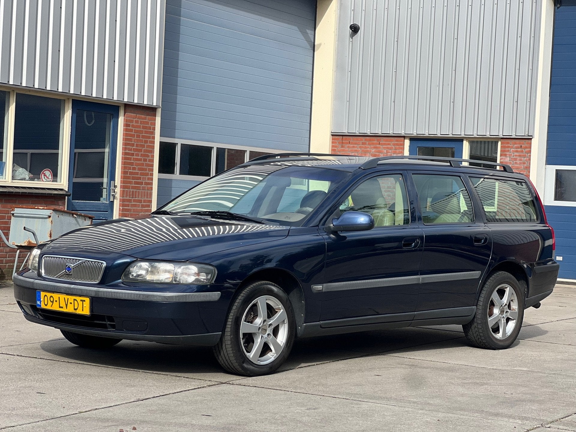 Volvo V70 2.5 T Comfort Line, Auto's, Stoelverwarming, 1566 kg, Blauw, 2521 cc