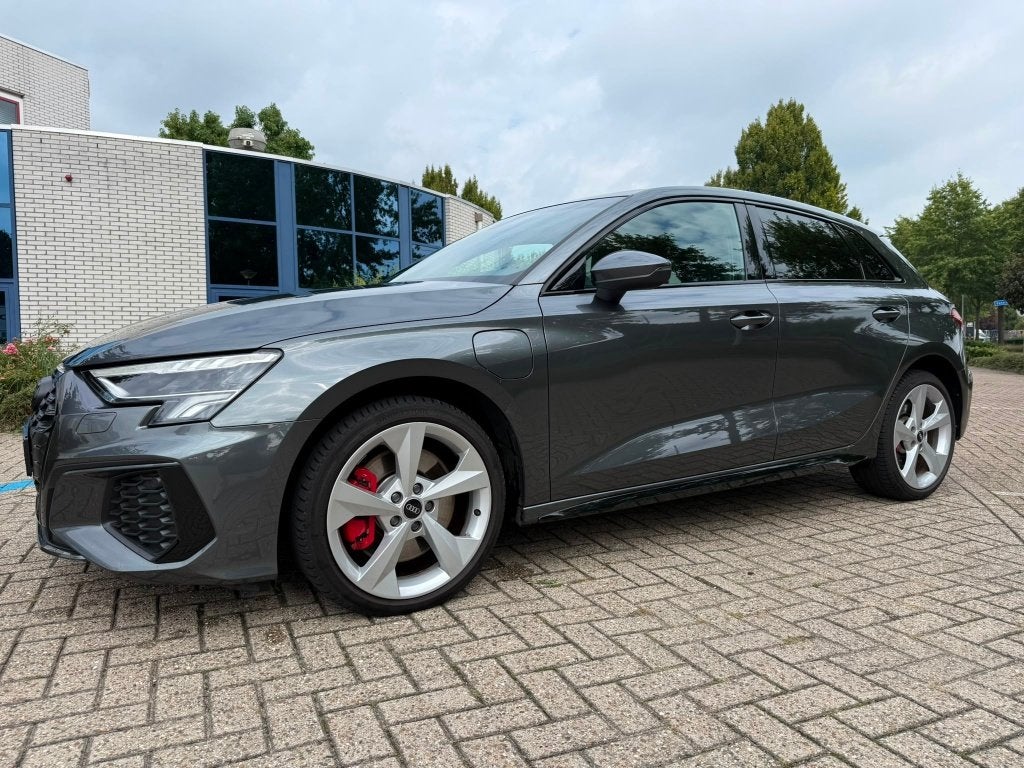 Audi A3 Sportback 45 TFSIe 245 pk S-line LED|ACC|B&O|TREK, Dealer onderhouden, Zwart, 4 cilinders, Adaptive Cruise Control