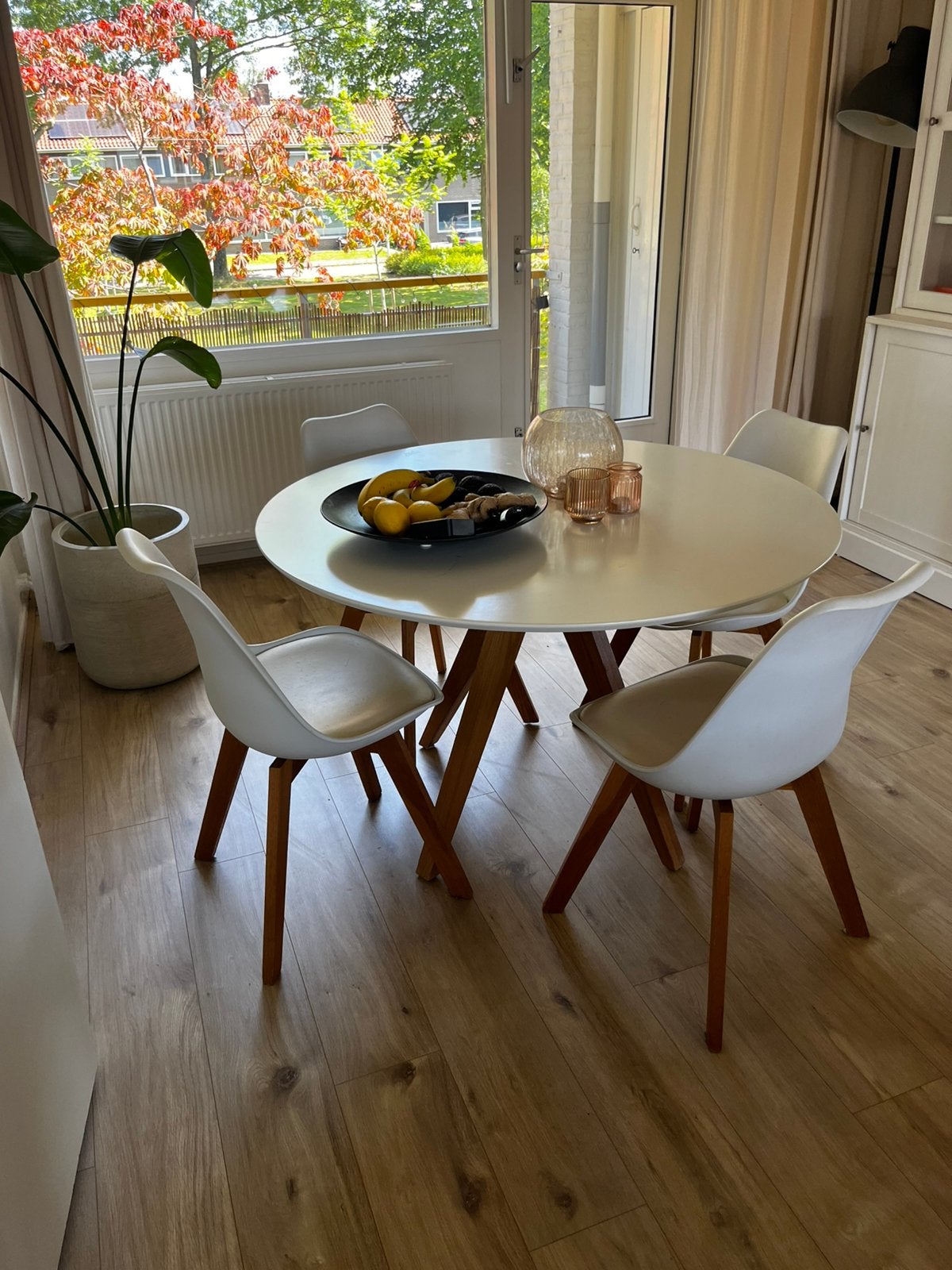 Ronde eettafel met houten poten, Ophalen, Zo goed als nieuw, Rond, 100 tot 150 cm
