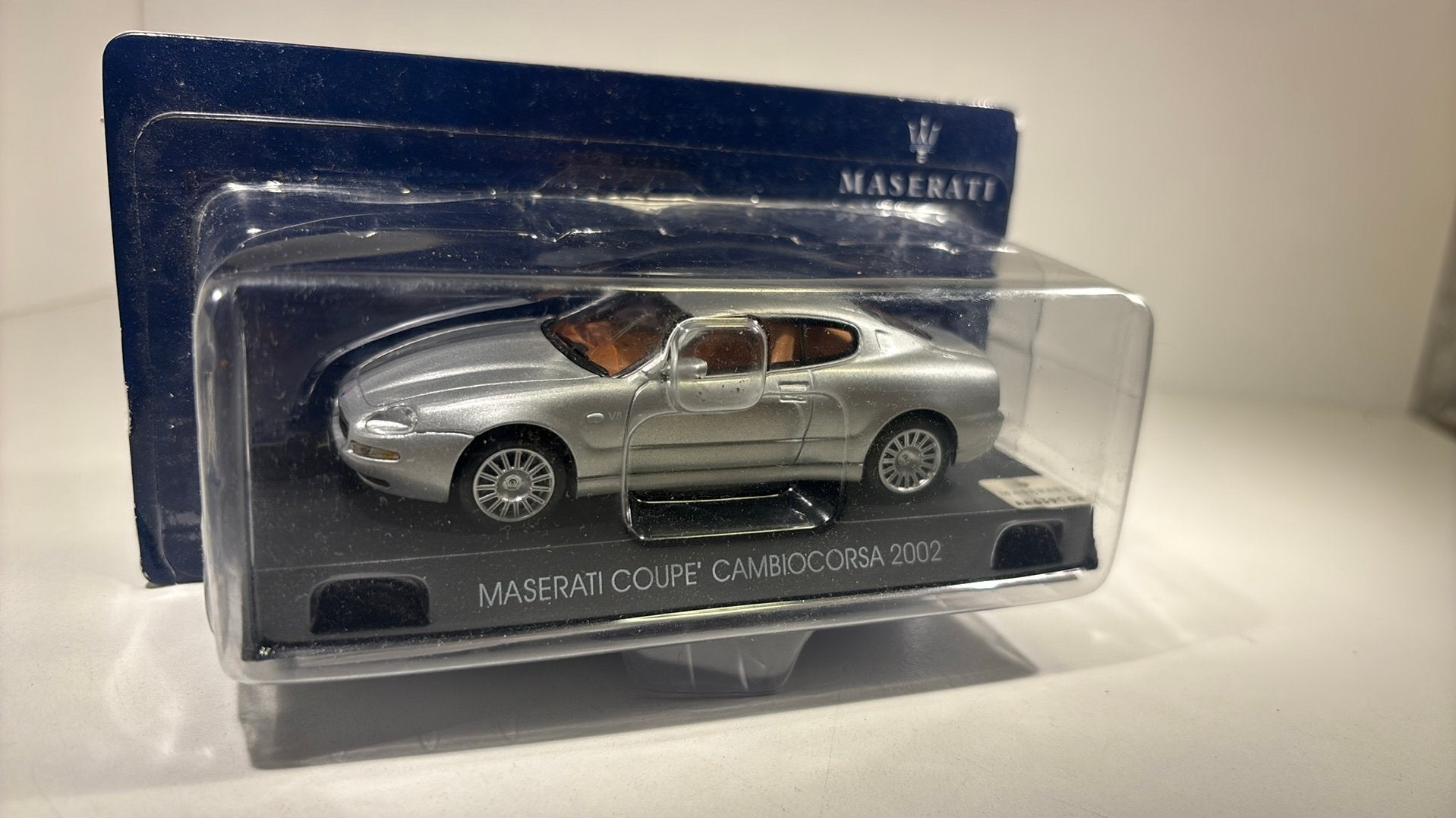 Maserati coupe camiocorsa 2002 die cast 1.43