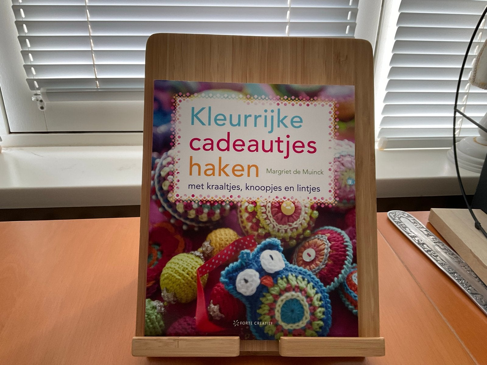 Kleurrijke cadeautjes haken - Margriet de Muinck, Ophalen of Verzenden, Zo goed als nieuw, Breien en Haken, Geschikt voor kinderen