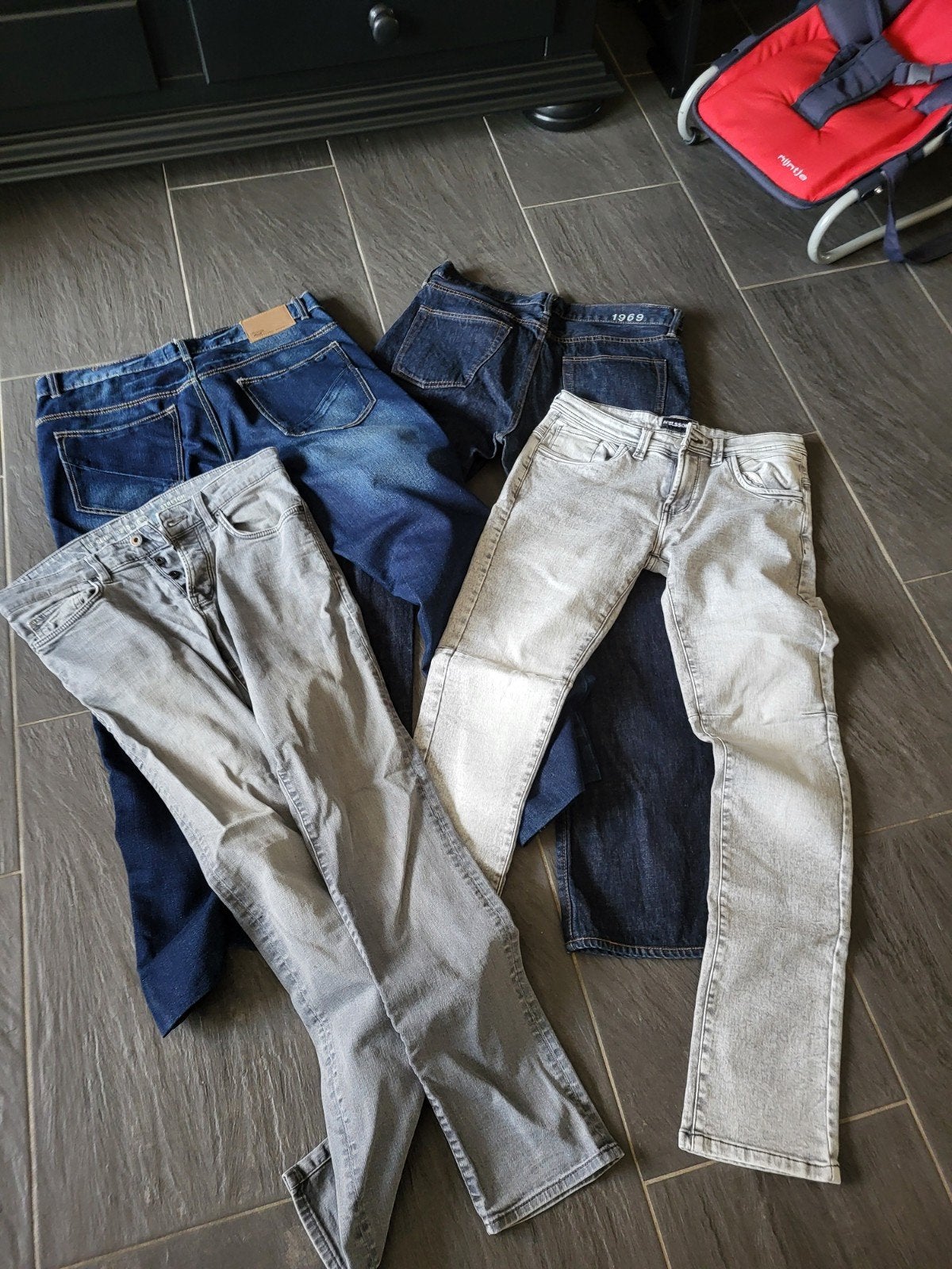 Partij herenjeans: 2x blauw, 2x grijs, 32 34, Kleding | Heren, Blauw, Gap, Nielsson, Gravestone, Ophalen of Verzenden, Zo goed als nieuw