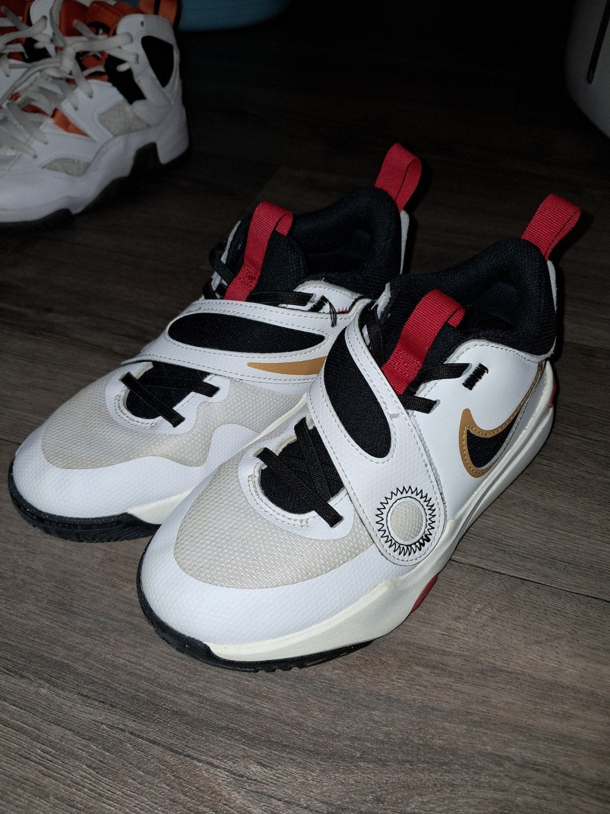 Nike Team Hustle D11 basketbalschoen maat 36, Ophalen of Verzenden, Zo goed als nieuw, Schoenen