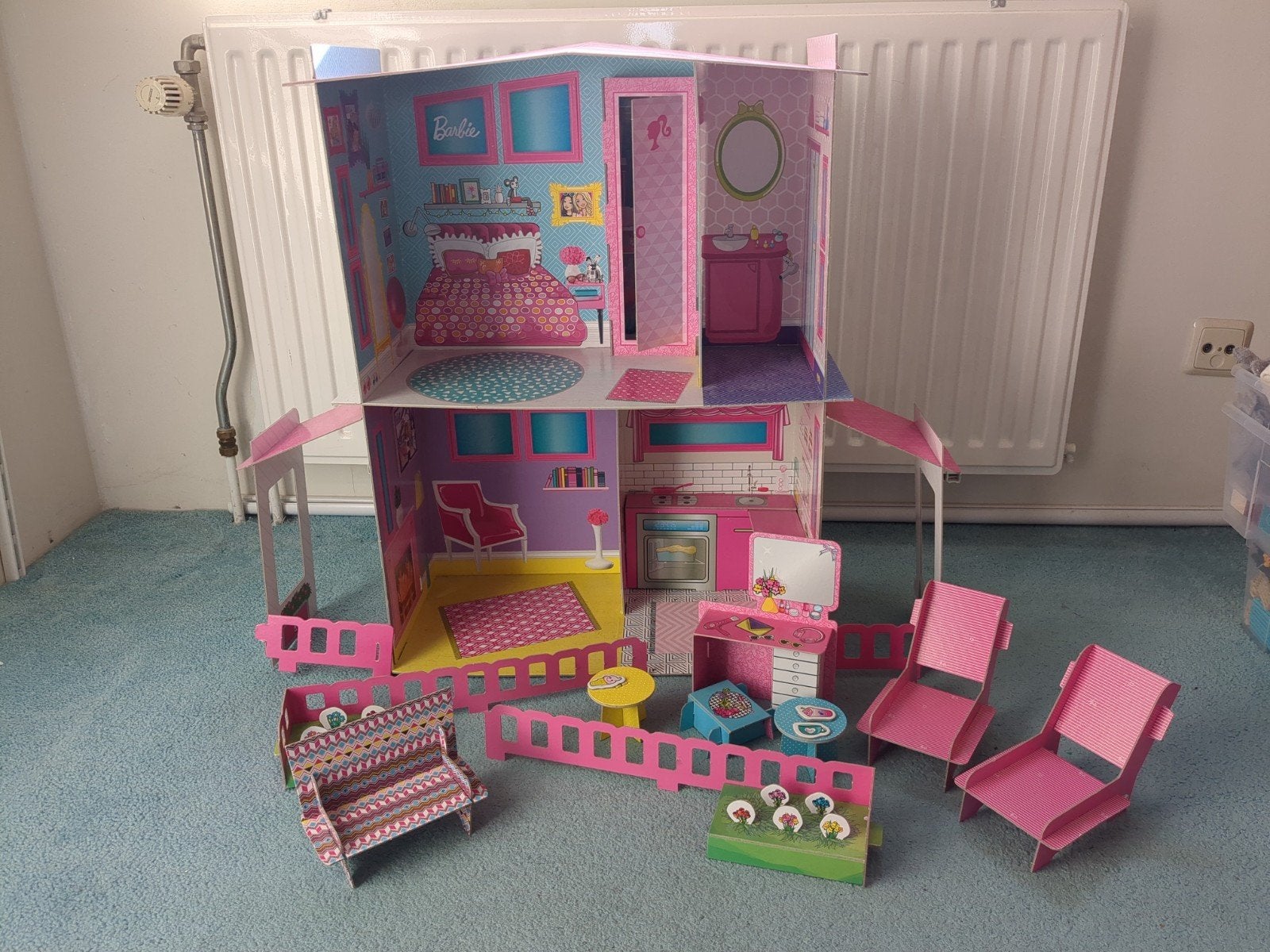 Barbiehuis met accessoires, Ophalen of Verzenden, Zo goed als nieuw, Poppenhuis