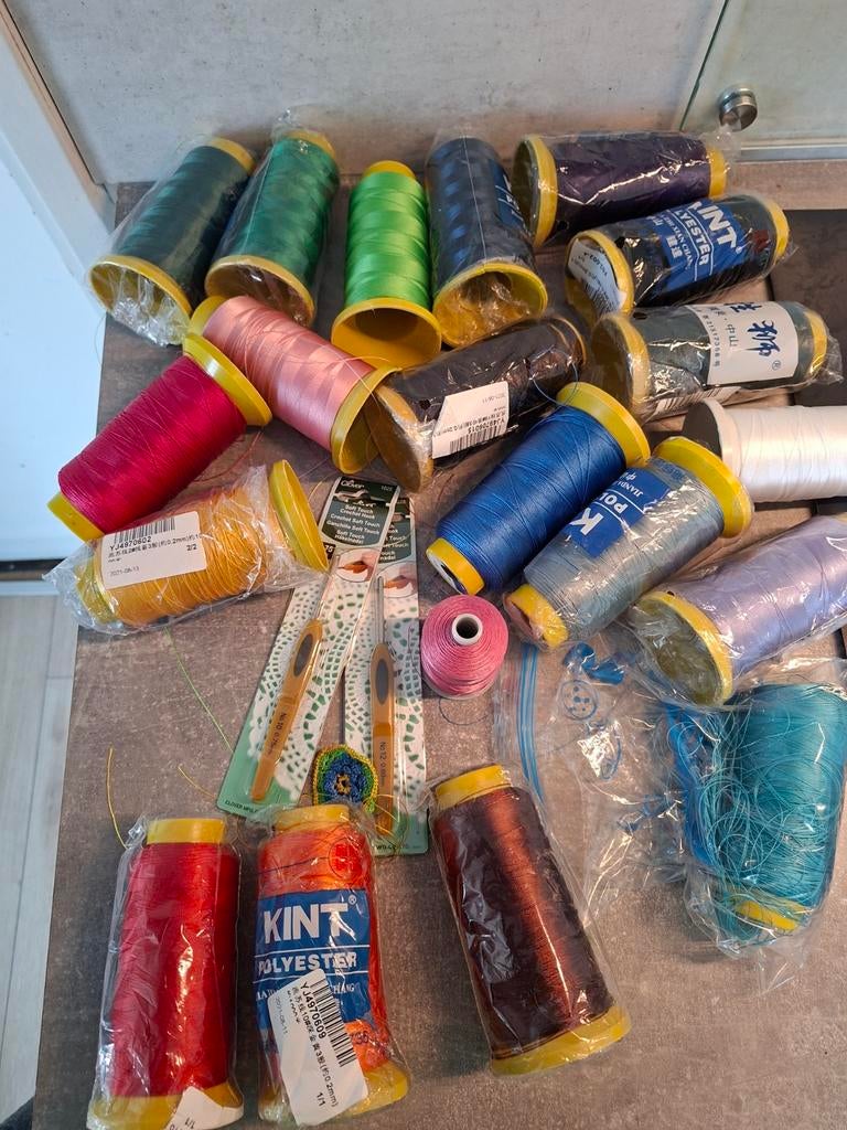 Dun polyester garen en microhaaknaalden, Hobby en Vrije tijd, Breien en Haken, Breien of Haken, Wol of Garen, Ophalen of Verzenden