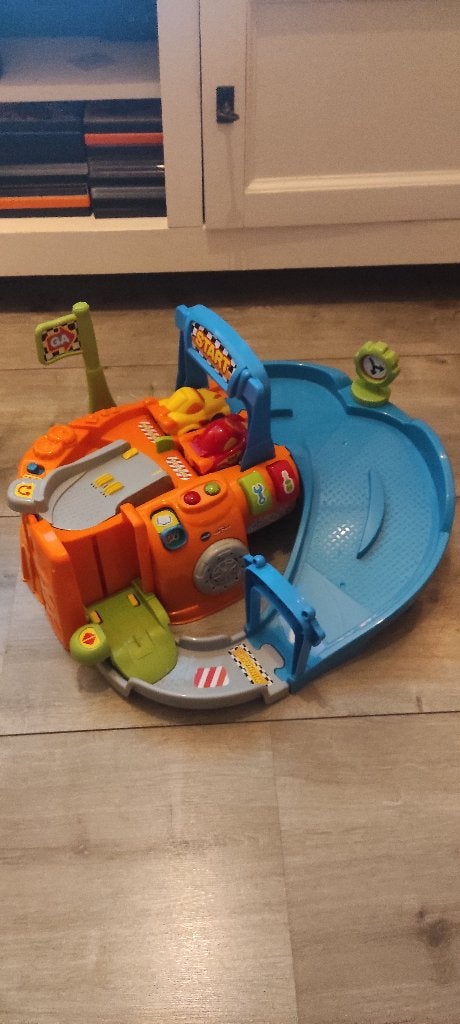 Grote set Toet Toet Auto's met vliegveld, garage en meer!, Ophalen of Verzenden, Gebruikt, 6 maanden tot 2 jaar