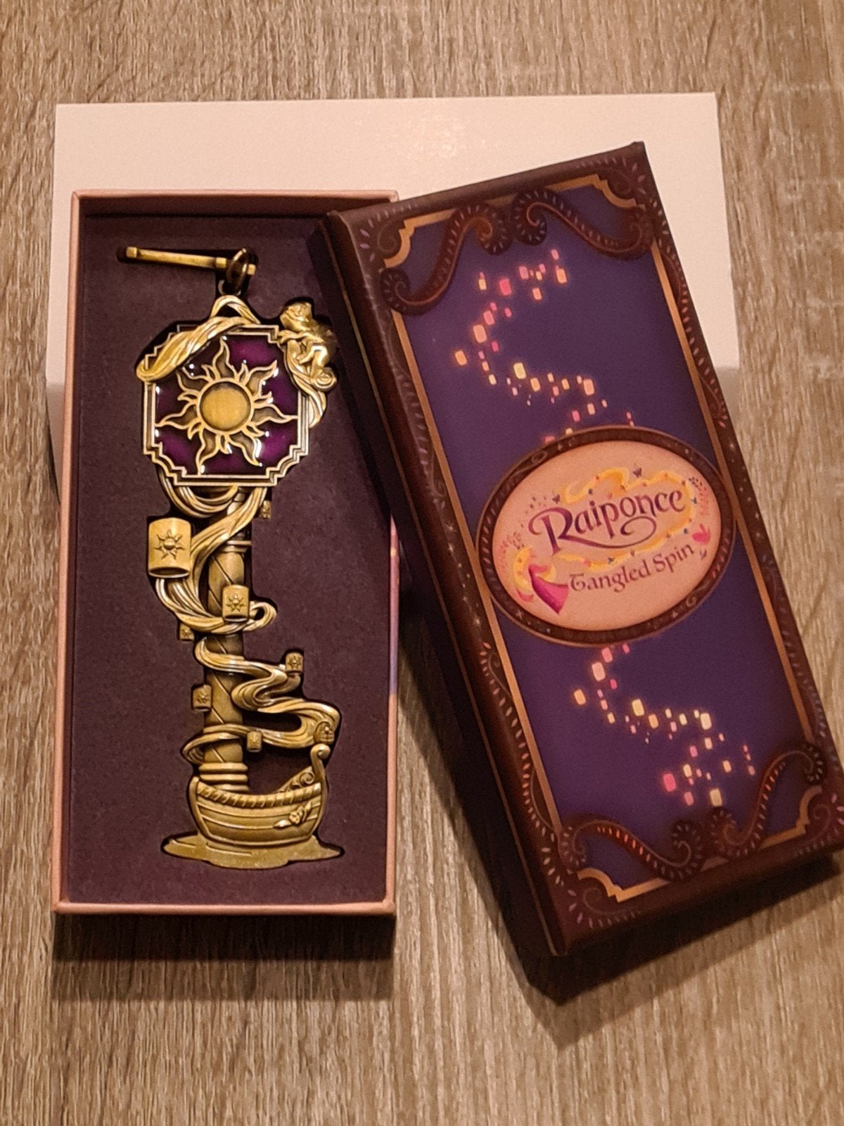 Disneyland Parijs Rapunzel Sleutel Limited Edition 2026, Verzamelen, Disney, Ophalen of Verzenden, Overige figuren, Nieuw, Overige typen