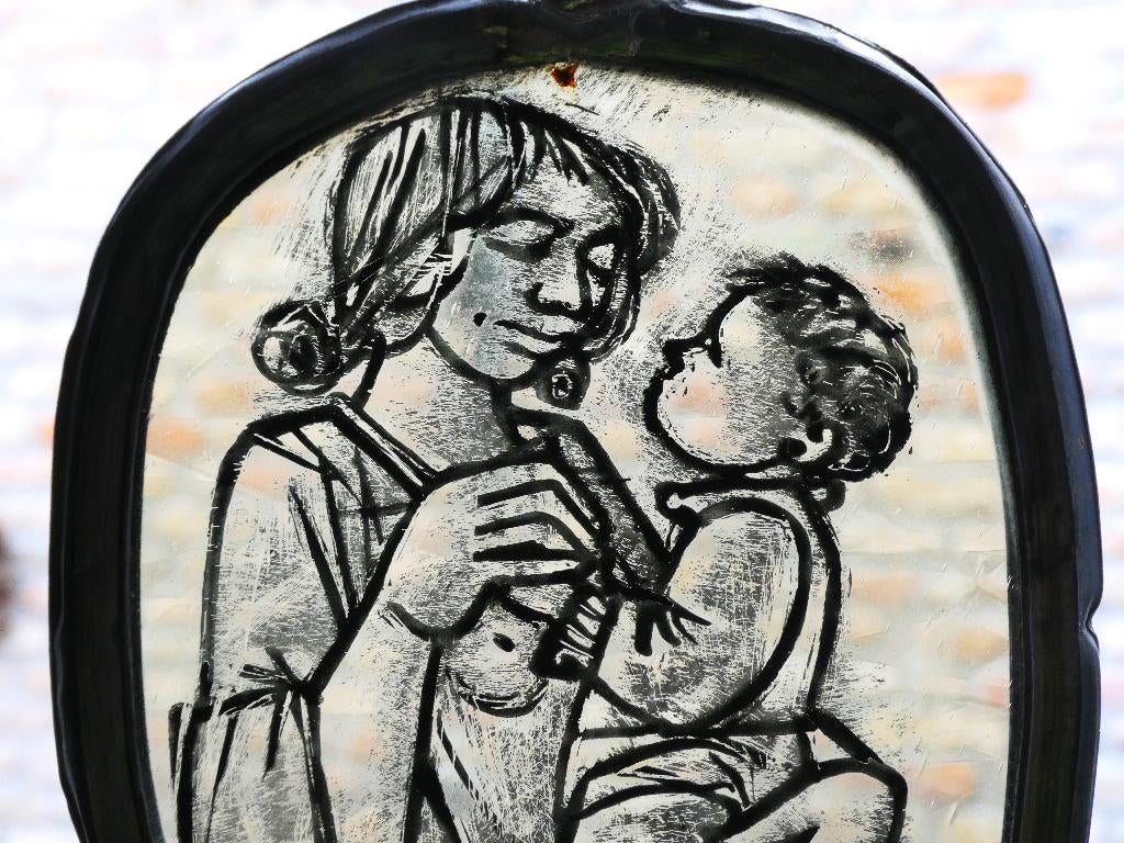 Glas in lood raamhanger met moeder en kind gesigneerd met B., Antiek en Kunst, Curiosa en Brocante, Ophalen of Verzenden