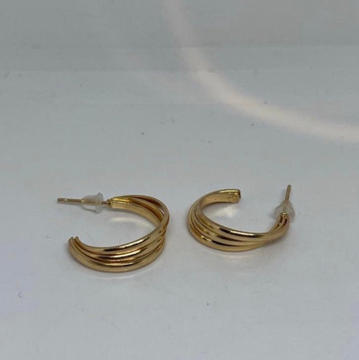 Nieuwe Goudkleurige Oorbellen - Stijlvolle Knopjes, Sieraden, Tassen en Uiterlijk, Oorbellen, Overige materialen, Verzenden, Nieuw