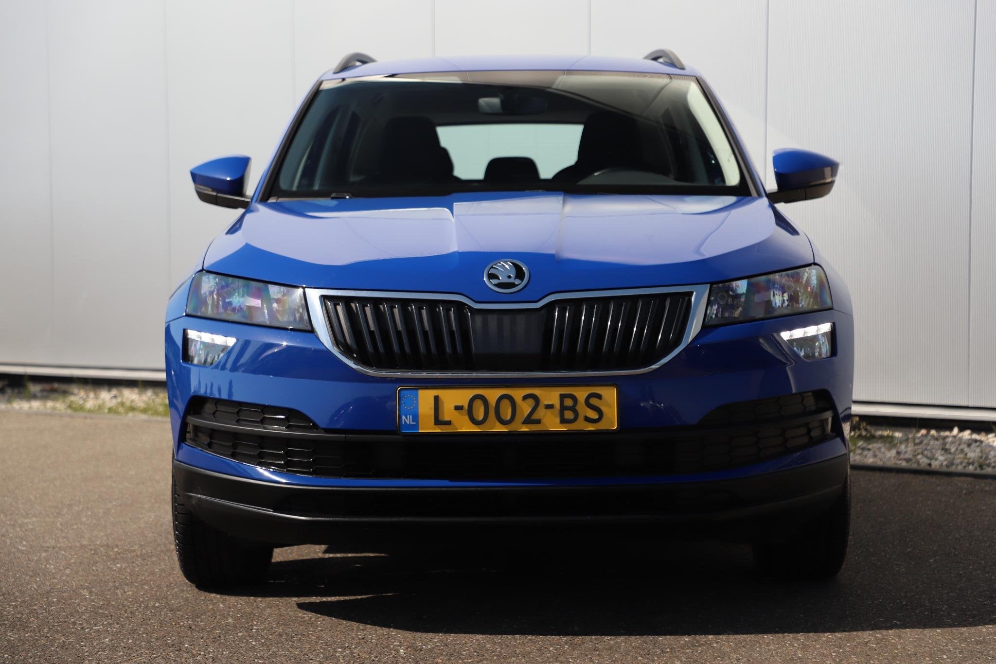 Skoda Karoq 1.0 TSI Business Edition Trekhaak Navigatie Carp, Voorwielaandrijving, Stof, Gebruikt, Met garantie (alle)