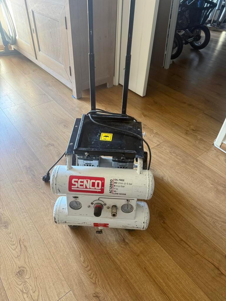 Senco compressor AC12810, Doe-het-zelf en Verbouw, Compressors, Ophalen, Gebruikt, 6 tot 10 bar, Minder dan 200 liter/min