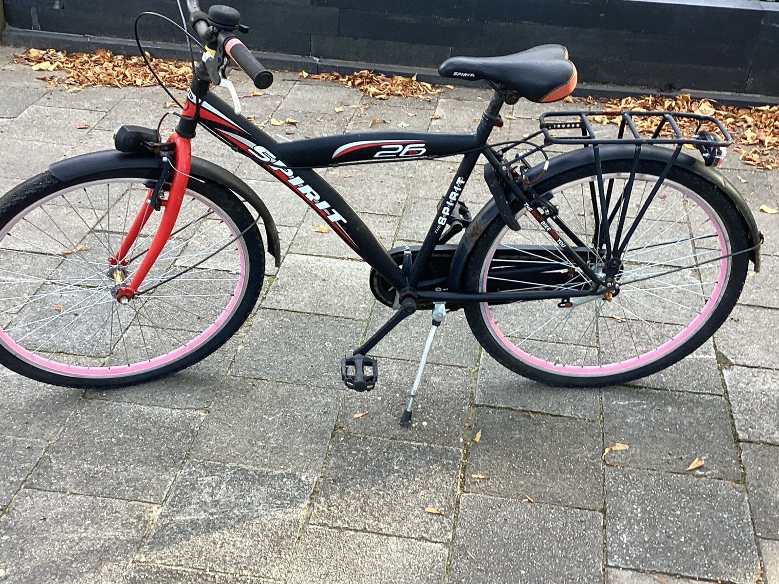 Spirit kinderfiets 26 inch - zwart/rood met roze velgen, Ophalen of Verzenden, Gebruikt, Velgrem, 20 inch of meer