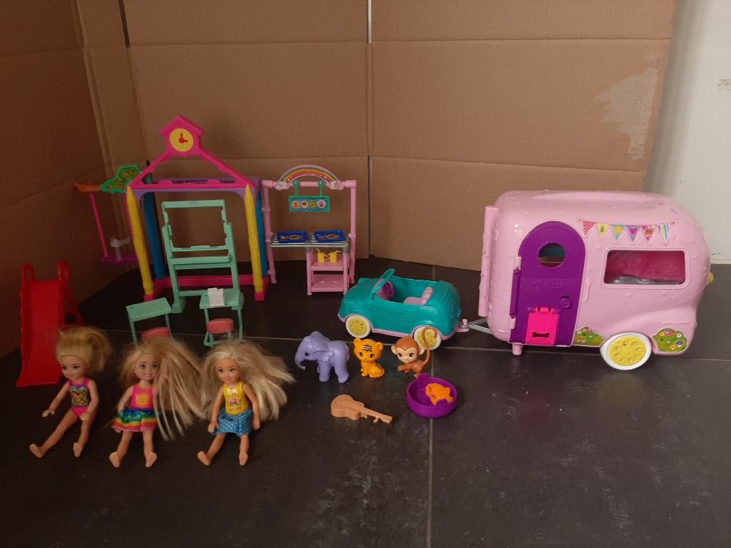Barbie Chelsea set (school en caravan), Ophalen, Zo goed als nieuw, Barbie
