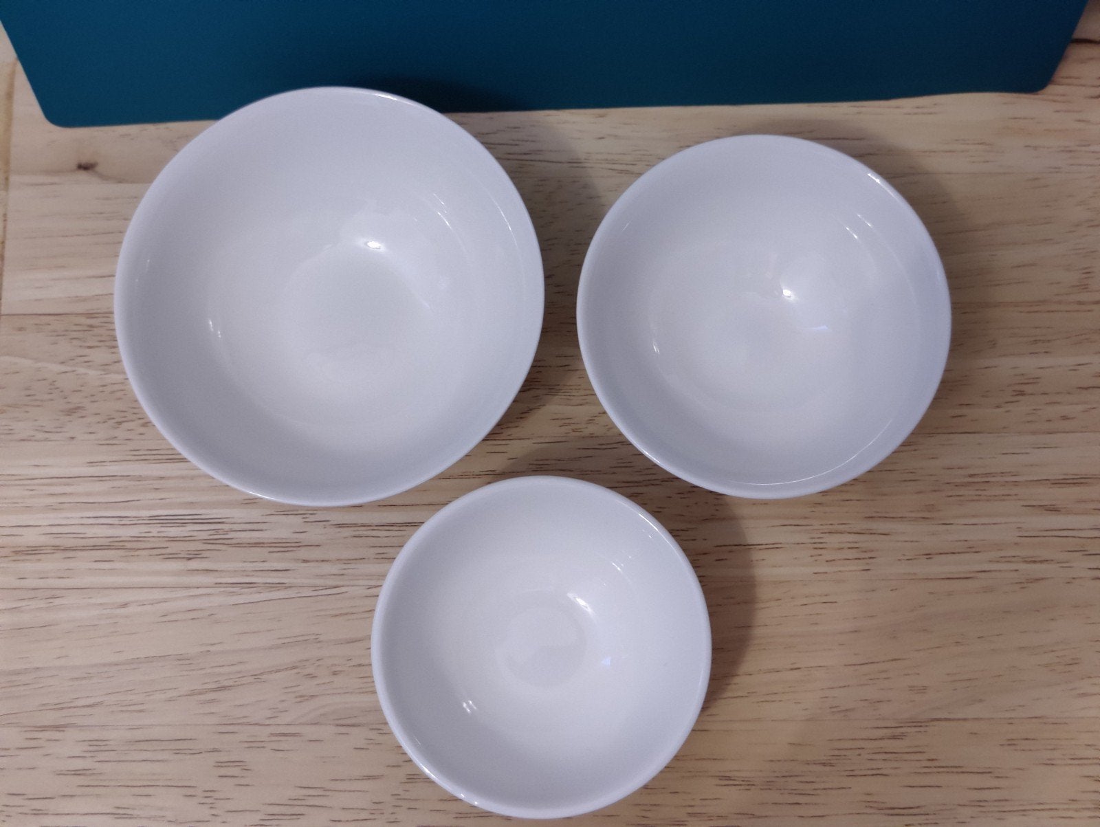 Drie witte (nest)schaaltjes van Rosenthal, Huis en Inrichting, Keuken | Servies, Overige merken, Verzenden, Overige stijlen, Porselein