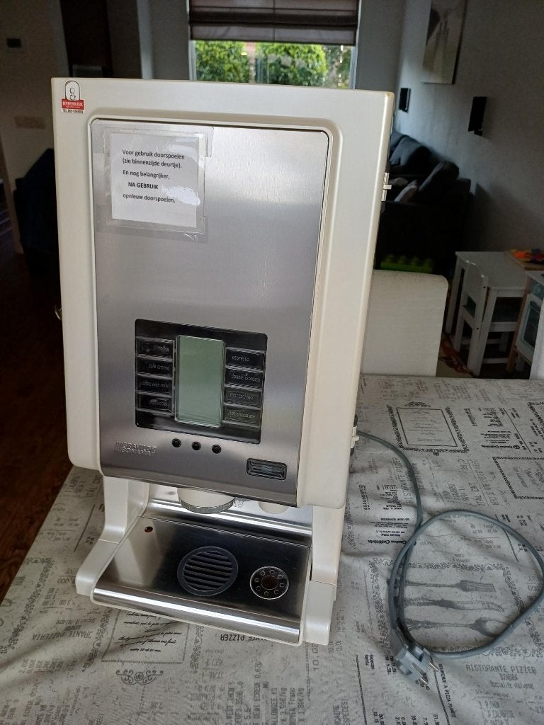 Professionele koffiemachine met vaste wateraansluiting, Ophalen, Gebruikt, 10 kopjes of meer, Koffiemachine