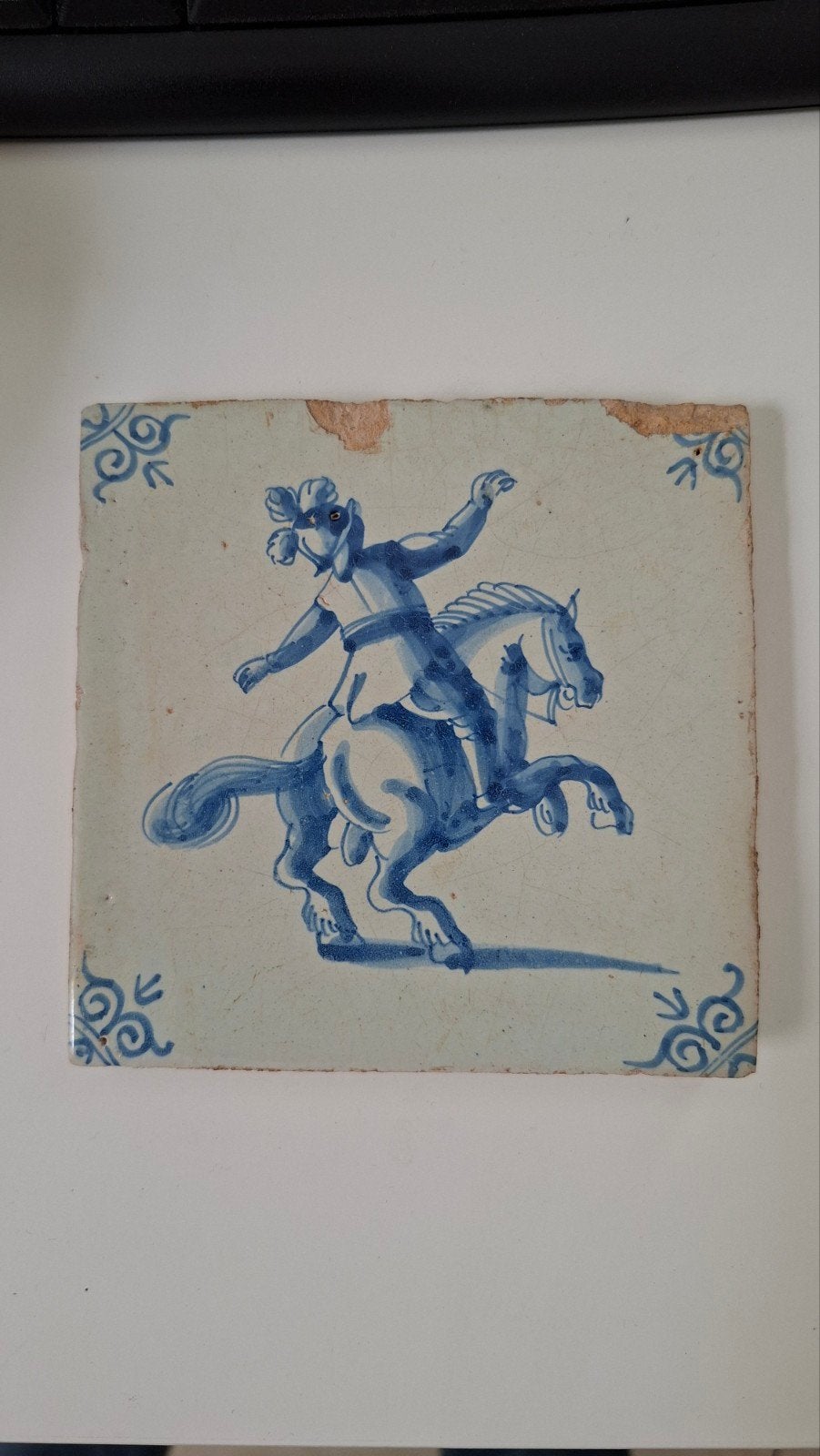 Antieke Delfts Blauwe Tegel met Ruiter, Ophalen of Verzenden