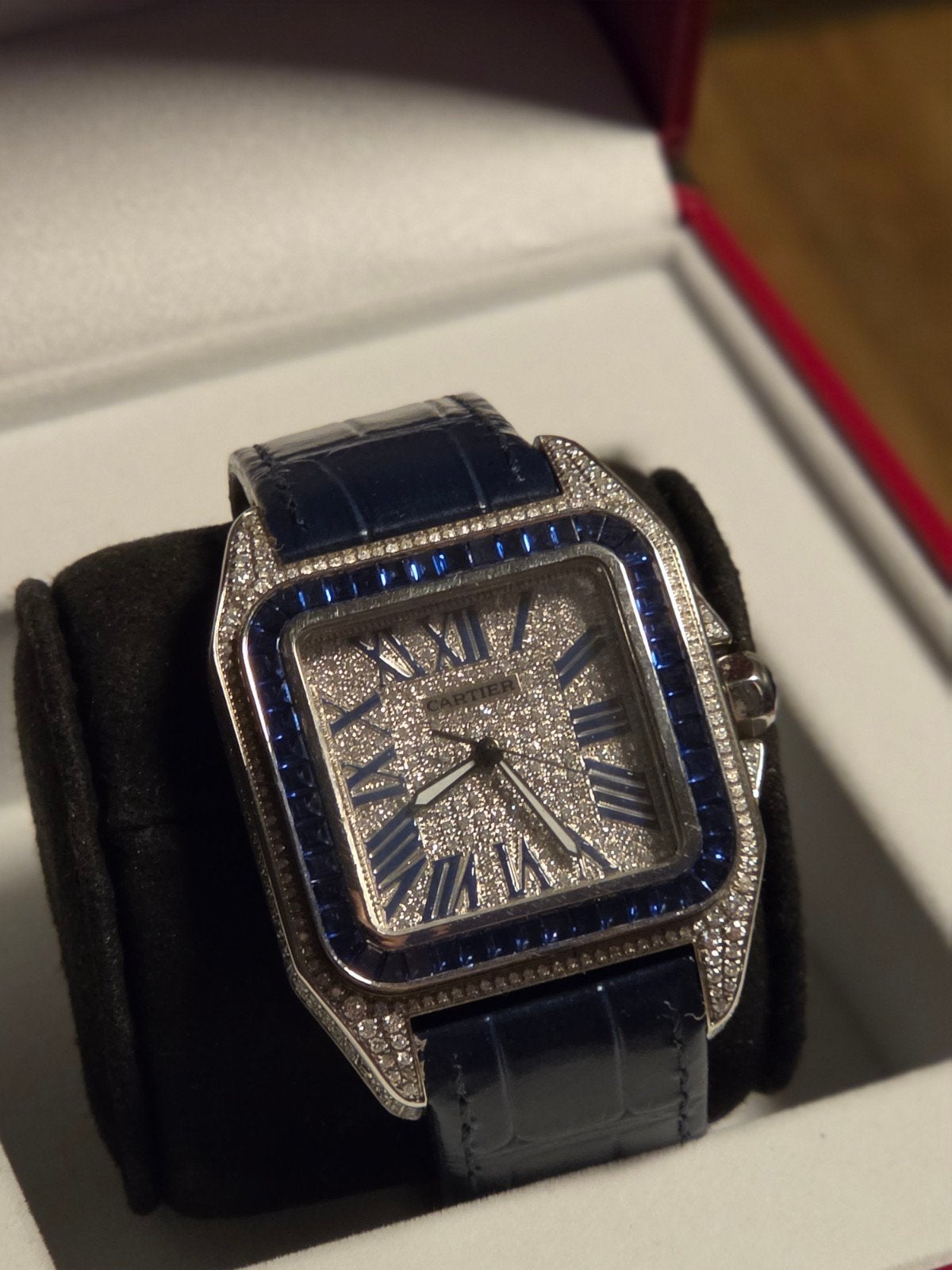 Cartier Santos XL Iced Out met diamanten en saffieren, Overige merken, Overige materialen, Leer, Polshorloge